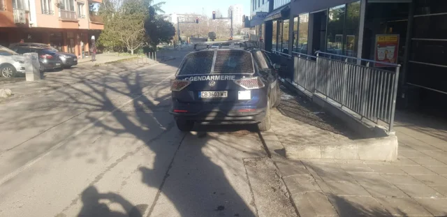 nagli policai burgas Така се спира, когато си полицай в Бургас и знаеш, че КАТ няма да те глоби