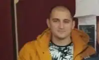 Първо РУ Полиция Бургас Пияни ченгета от Първо РУ "Полиция" Бургас правят меле в дискотека (ВИДЕО) policaj georgi bakyrdzhiev pyrvo rajonno mvr burgas Първо РУ Полиция Бургас Тъй като всички свидетели на случката, на момента показват на униформените служители, дошли по сигнала за масов бой, че виновни са пияните цивилни полицаи от Първо РУ Полиция Бургас , на нападнатите момчета им се разминава задържането в полицията тогава. BNews Първо РУ Полиция Бургас