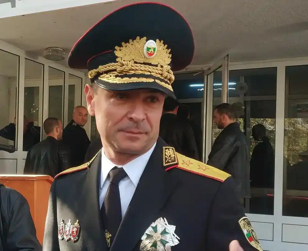 В Окръжен съд - Бургас прикриха мярката на убиеца Пламен Русев Комисар Калоянов - директор на ОДМВР-Бургас от над 10 години Бургаския окръжен съд 