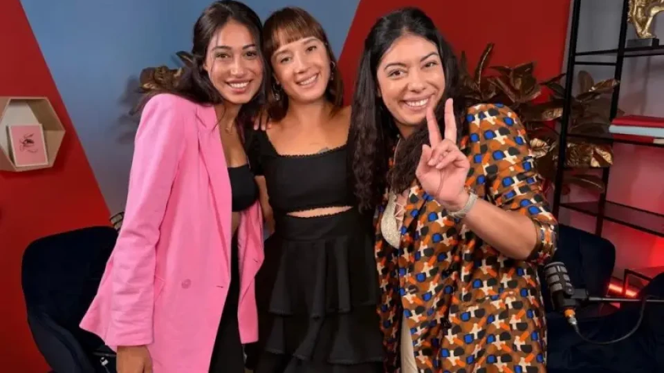 Астроложка хвърля таро. Победителят от "биг брадър"