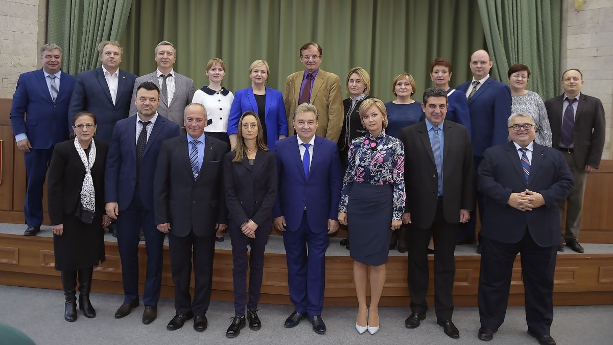 Delyan Peevski, Dobrin Ivanov … – The Bulgarian “feats” of the Russian bombers in Bulgaria are /not/ being investigated delyan peevski dobrin ivanov the bulgarian feats of the russian bombers in bulgaria are not being investigated 67 The Prosecutor’s Office sees no problem in the fact that Detelin Georgiev – a supervising prosecutor in the case of attempted murder with Novichok against Emilian Gebrev – is a fan of Putin and Russia. This became clear from publication of investigative journalist Hristo Grozev, who shared part of a decree refusing to initiate pre-trial Материалът Delyan Peevski, Dobrin Ivanov … – The Bulgarian “feats” of the Russian bombers in Bulgaria are /not/ being investigated е публикуван за пръв път на BIRD. BNews