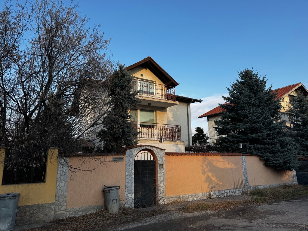 The house of the sarafovs in prolesha