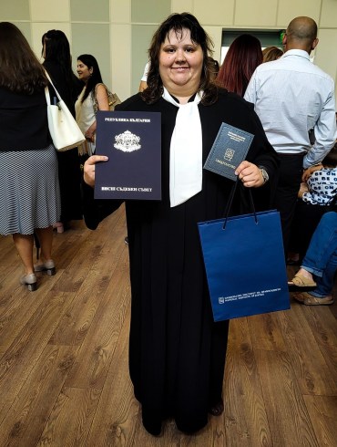 Successful young lawyer: Cholakov’s protégé conquers the judiciary successful young lawyer cholakovs protege conquers the judiciary 1 Mihail Mariykov Stoyanov is considered a favorite of Georgi Cholakov – the chairman of the Supreme Administrative Court (SAC), also known as the “Court of Miracles“. The young man with ease wins competitions for desirable positions in the judiciary. Триумфалният му рейд минава през позиции на адвокат, съдия по вписванията и магистрат. На Стоянов обаче Материалът Successful young lawyer: Cholakov’s protégé conquers the judiciary е публикуван за пръв път на BIRD. BNews