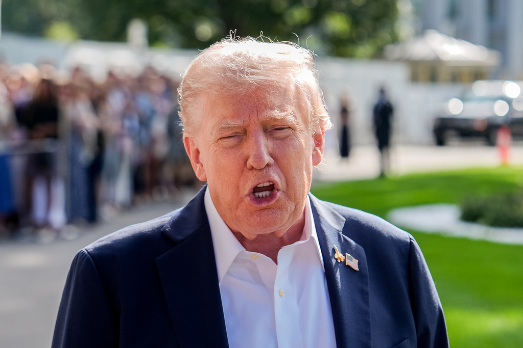 Trump goes on conspiracy bender about j6 mob he inspired — attacks fbi chief he appointed - bnews Trump goes on conspiracy bender about j6 mob he inspired — attacks fbi chief he appointed trump goes on conspiracy bender about j6 mob he inspired attacks fbi chief he appointed donald trump is going after his own appointee, christopher wray, now that former fbi director jim comey has been indicted for allegedly lying to congress. The post trump goes on conspiracy bender about j6 mob he inspired — attacks fbi chief he appointed first appeared on mediaite. Bnews