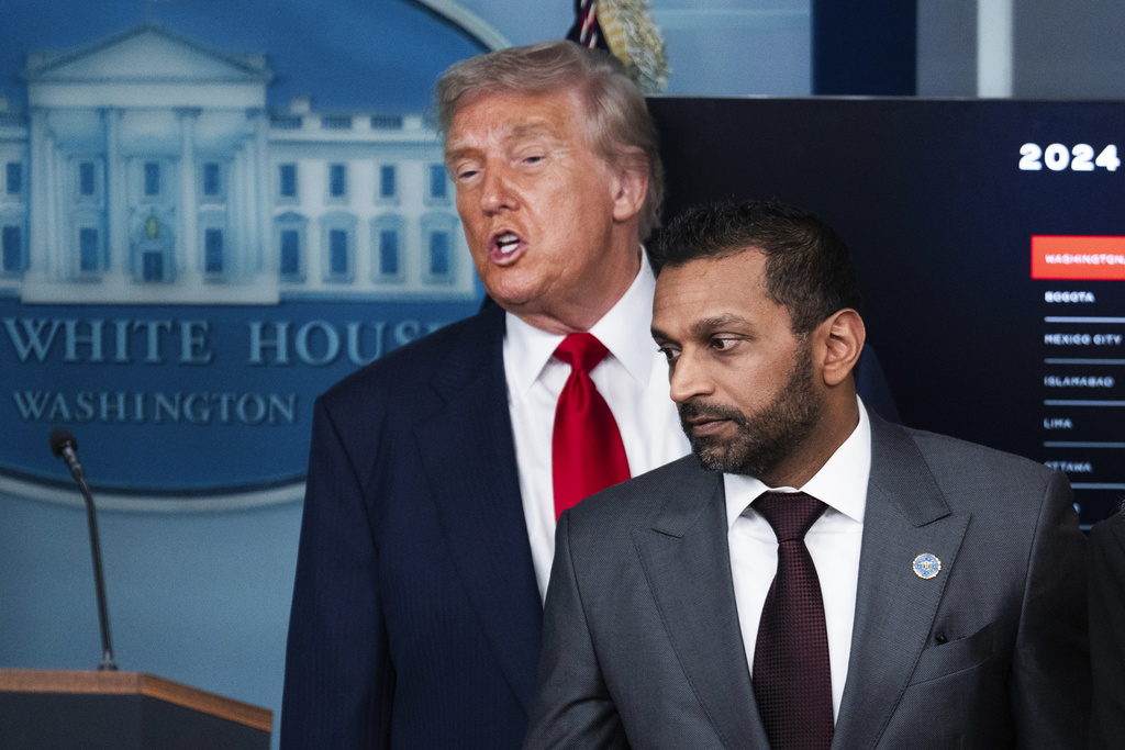 Trump’s Bizarre Claim That 274 FBI Agents Were Planted ‘Prior to’ Jan. 6 Riot Gets Torpedoed By His Own FBI Director Kash Patel trumps bizarre claim that 274 fbi agents were planted prior to jan 6 riot gets torpedoed by his own fbi director kash patel A bizarre new claim from Trump about FBI agents being in the crowd "prior to" the Jan. 6 riot was promptly knocked down by his own FBI director.
The post Trump’s Bizarre Claim That 274 FBI Agents Were Planted ‘Prior to’ Jan. 6 Riot Gets Torpedoed By His Own FBI Director Kash Patel first appeared on Mediaite. BNews