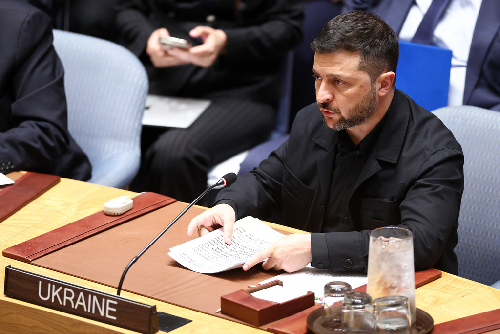 zelensky asked trump for tomahawk missiles to force putin to the peace table report 2025 The News from Bulgaria Volodymyr Zelensky met privately with Donald Trump at the UN this week to ask for an "additional weapons system" to force Russia to the negotiating table.
The post Zelensky Asked Trump For Tomahawk Missiles To Force Putin To The Peace Table: Report first appeared on Mediaite. Zelensky Asked Trump For Tomahawk Missiles To Force Putin To The Peace Table: Report Investigative Journalism and Investigative Reporting News Agency Burgas Bulgaria