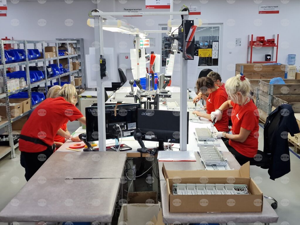 28% of employers plan staff increase in next six months, 22% contemplate cuts, says employment confederation | trump s strikes 2026 world news from bulgaria - balgarianovinite. Com 28% of employers plan staff increase in next six months, 22% contemplate cuts, says employment confederation