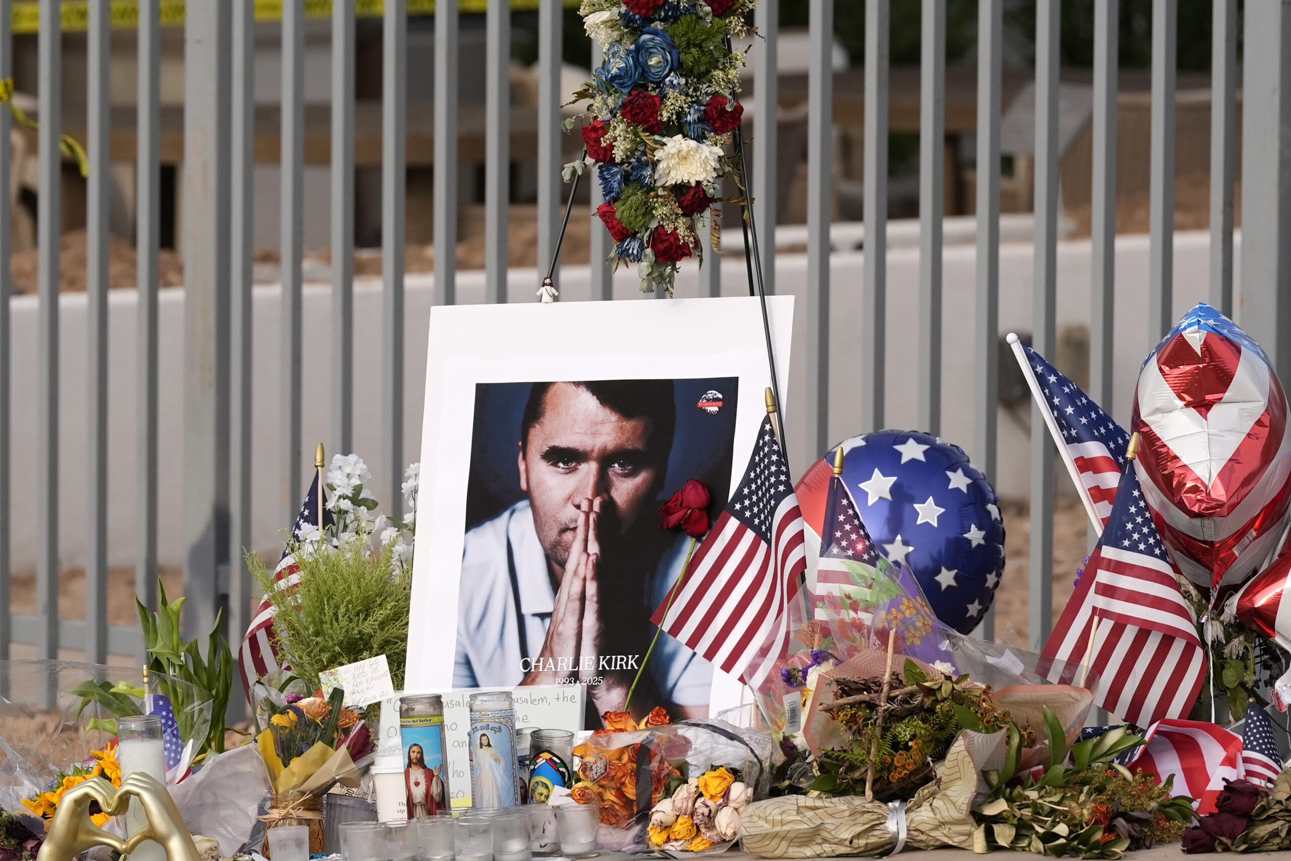 85% of americans say political violence is growing, but democrats and republicans both blame the ‘other side’ | 2025 the news from bulgaria - balgarianovinite. Com 85 of americans say political violence is growing but democrats and republicans both blame the other side 2025 the news from bulgaria ap photo/ross d. Franklin
a whopping 85% of americans said in a recent survey that political violence in the united... 85% of americans say political violence is growing, but democrats and republicans both blame the ‘other side’ 2025-10-24 01:08:47 85% of americans say political violence is growing, but democrats and republicans both blame the ‘other side’ investigative journalism and investigative reporting news agency burgas bulgaria