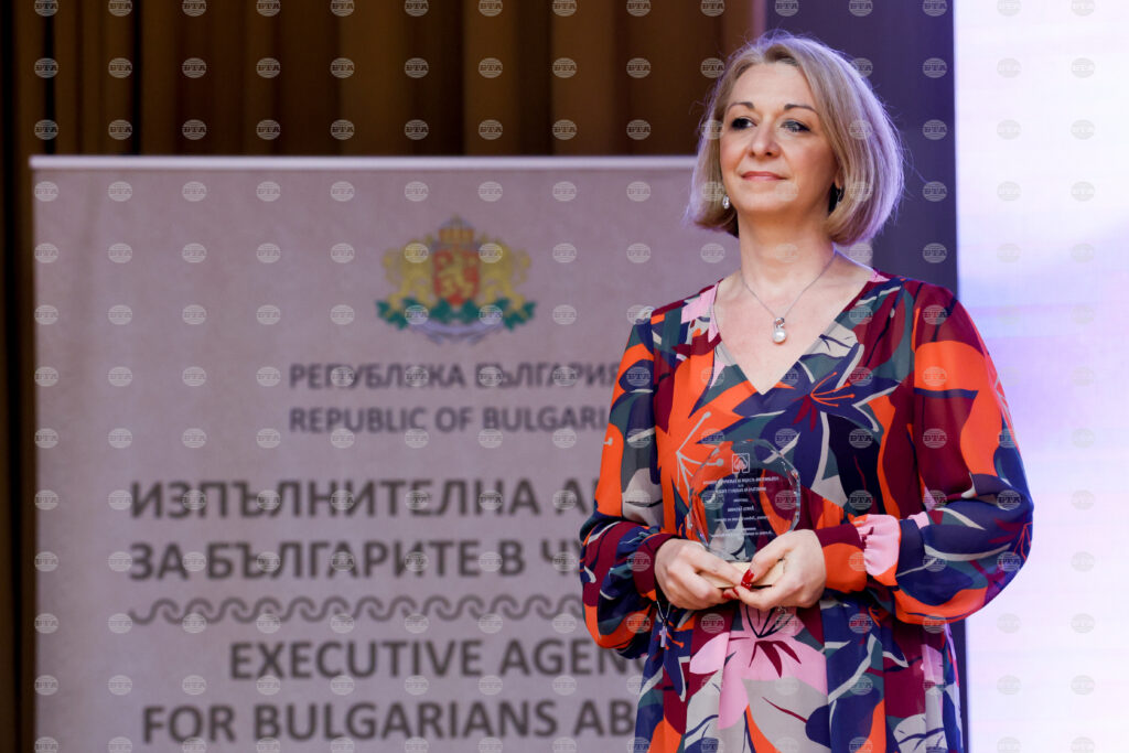 Anita ekenova recognized for preserving bulgarian identity abroad with st zlata of meglen 2024 award