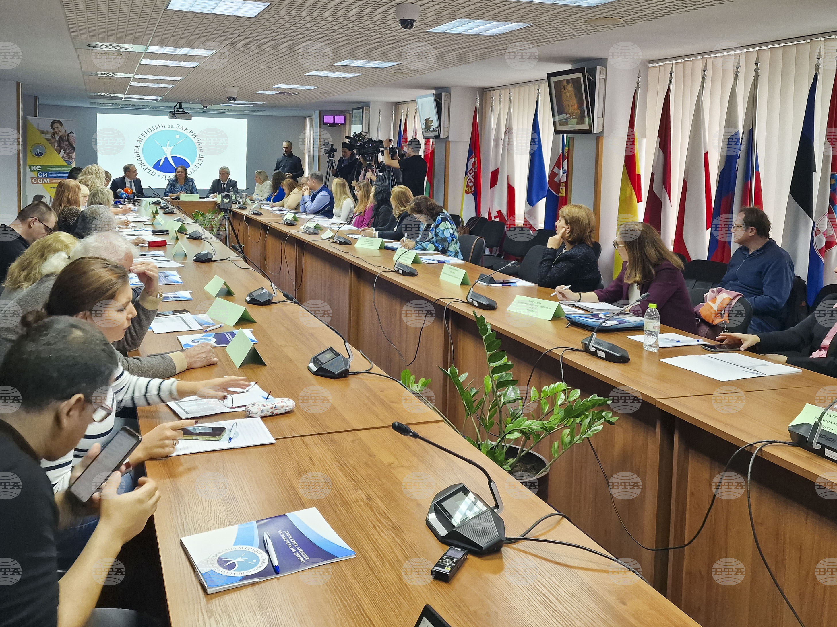 Authorities step up efforts to curb early childbirth and child marriages 2025 the news from bulgaria a total of 33,159 children have been born to underage mothers in bulgaria over the past decade, labour and social... Authorities step up efforts to curb early childbirth and child marriages 2025-10-27 19:18:29 authorities step up efforts to curb early childbirth and child marriages investigative journalism and investigative reporting news agency burgas bulgaria