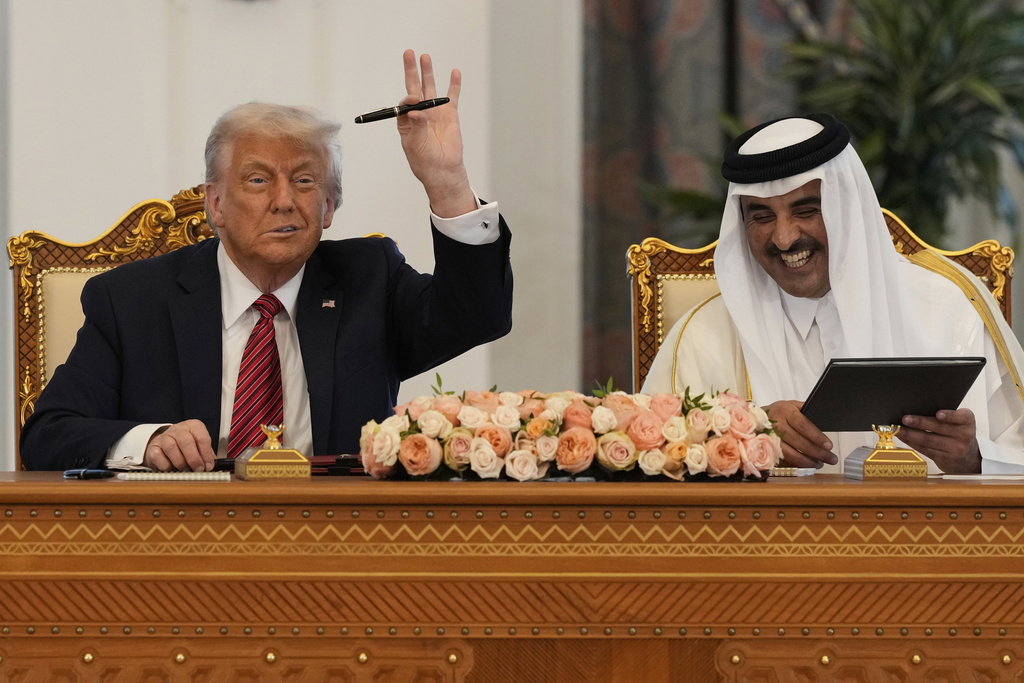 ‘Biden-Era Foolishness’: National Review Roasts Trump Over ‘Ridiculous’ Promise to Defend Qatar biden era foolishness national review roasts trump over ridiculous promise to defend qatar National Review joined a chorus of conservatives displeased by President Donald Trump's unilateral promise to defend Qatar.
The post ‘Biden-Era Foolishness’: National Review Roasts Trump Over ‘Ridiculous’ Promise to Defend Qatar first appeared on Mediaite. BNews
