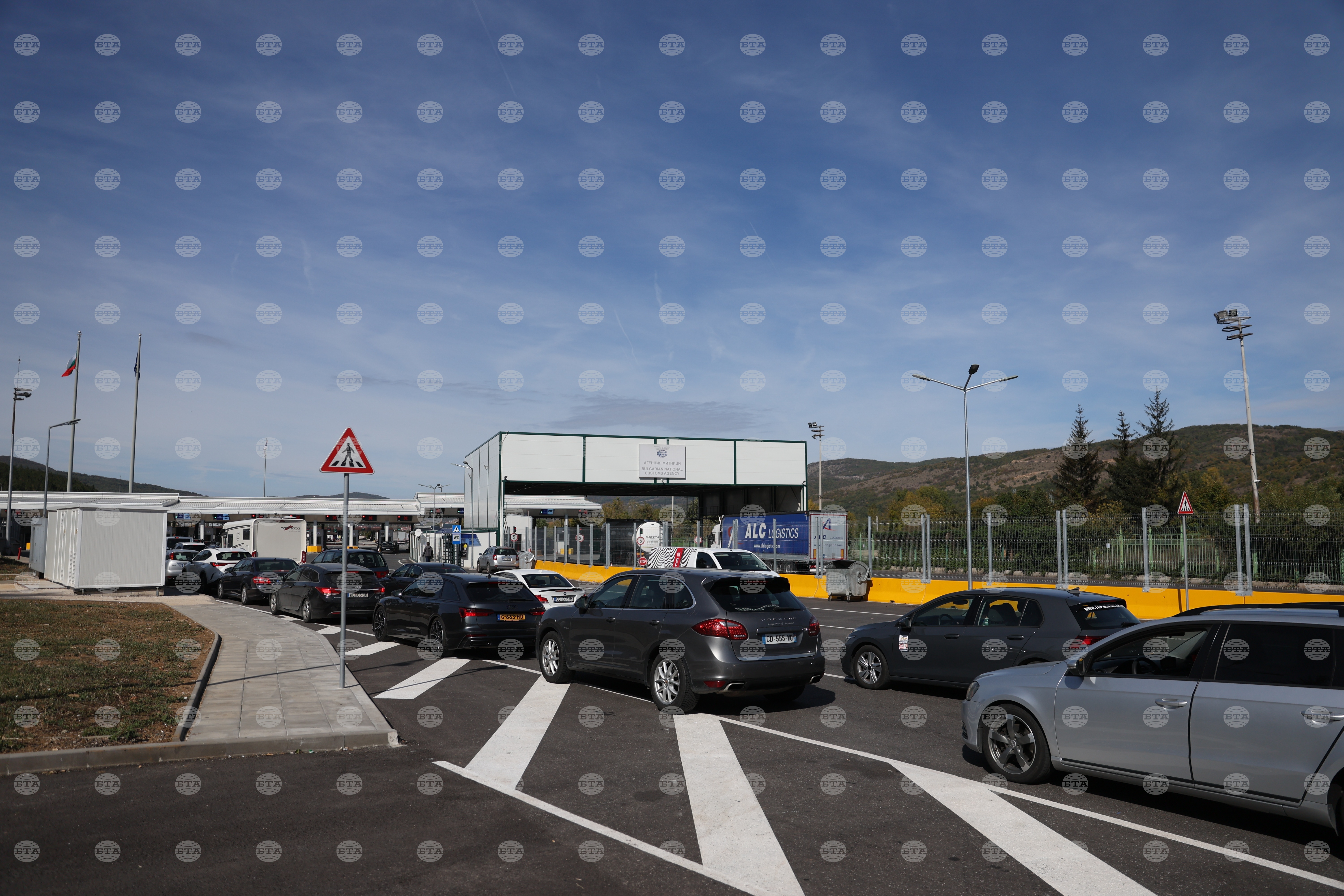 Border traffic update | 2025 the news from bulgaria - balgarianovinite. Com Border traffic update 2025 the news from bulgaria traffic at the kapitan andreevo border control check point at the border with turkiye is heavy for trucks exiting... Border traffic update 2025-10-18 07:30:22 border traffic update investigative journalism and investigative reporting news agency burgas bulgaria