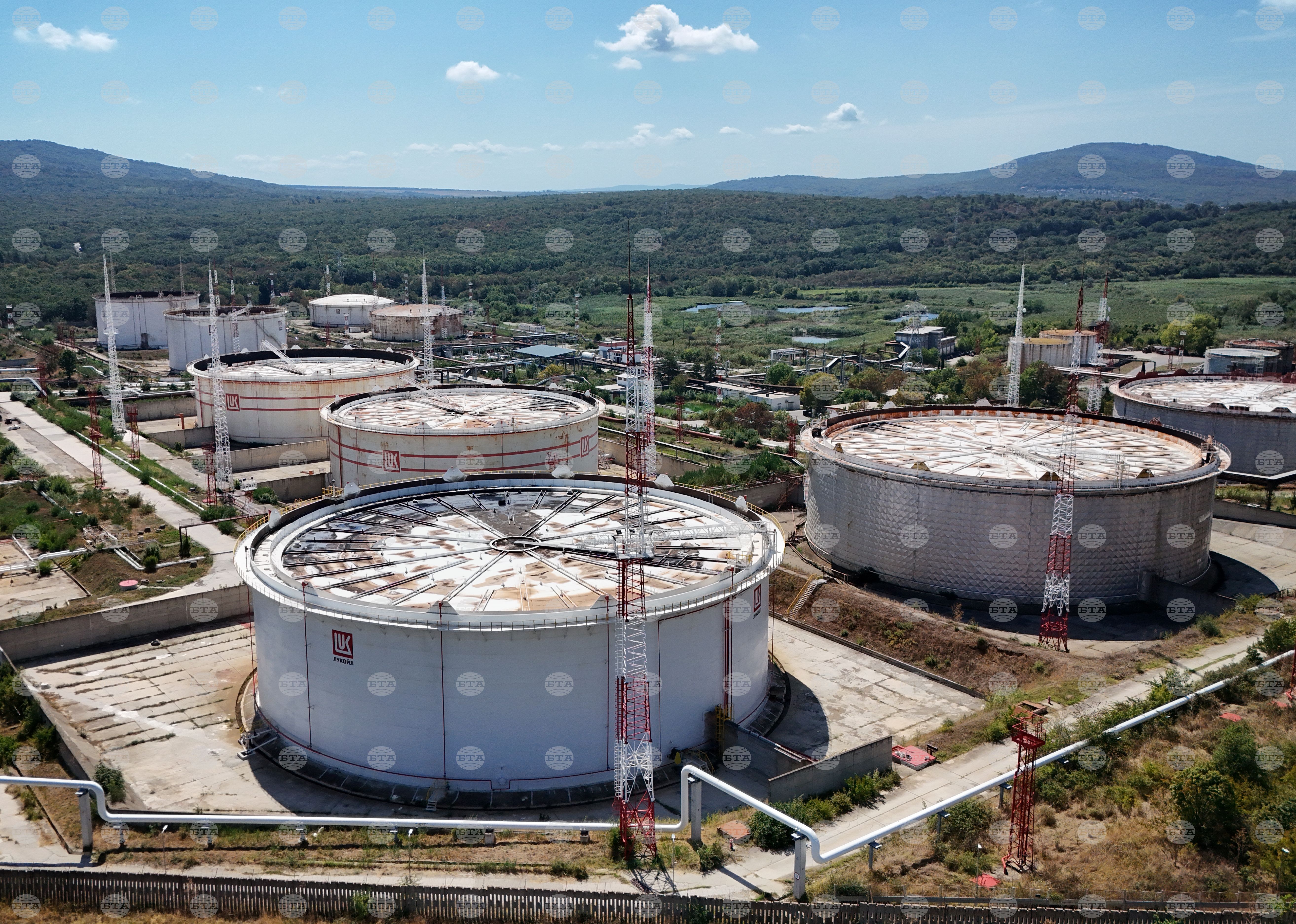 Sanctions bulgaria reacts to us sanctions on russias lukoil 2026 world news from bulgaria the new us sanctions targeting russia’s largest oil companies, lukoil and rosneft, have sparked a wave of... Bulgaria reacts to us sanctions on russia’s lukoil 2025-10-23 17:55:00 sanctions bulgaria reacts to us sanctions on russia’s lukoil investigative journalism and investigative reporting news agency burgas bulgaria