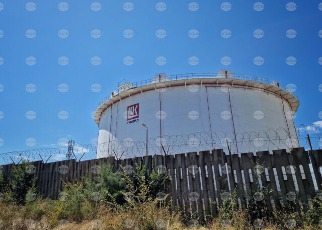 Bulgaria Suspends Fuel Exports to EU, Incumbents Call It Preventive Measure, Opposition - Cause for Panic