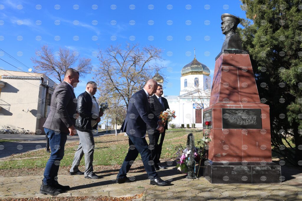 Bulgarian delegation pays tribute at monuments in ukraine's bolhrad, banivka | zohran mamdani 2026 world news from bulgaria - balgarianovinite. Com Bulgarian delegation pays tribute at monuments in ukraine's bolhrad, banivka