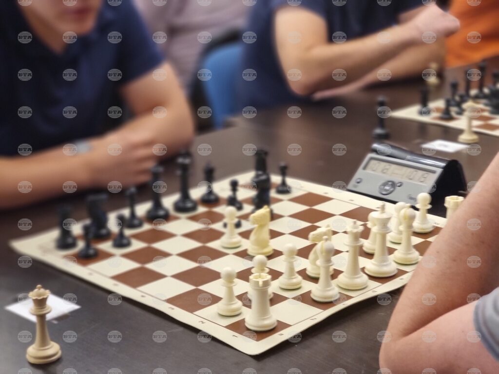 Bulgarian women’s team wins, men’s team loses in penultimate round of european team chess championship