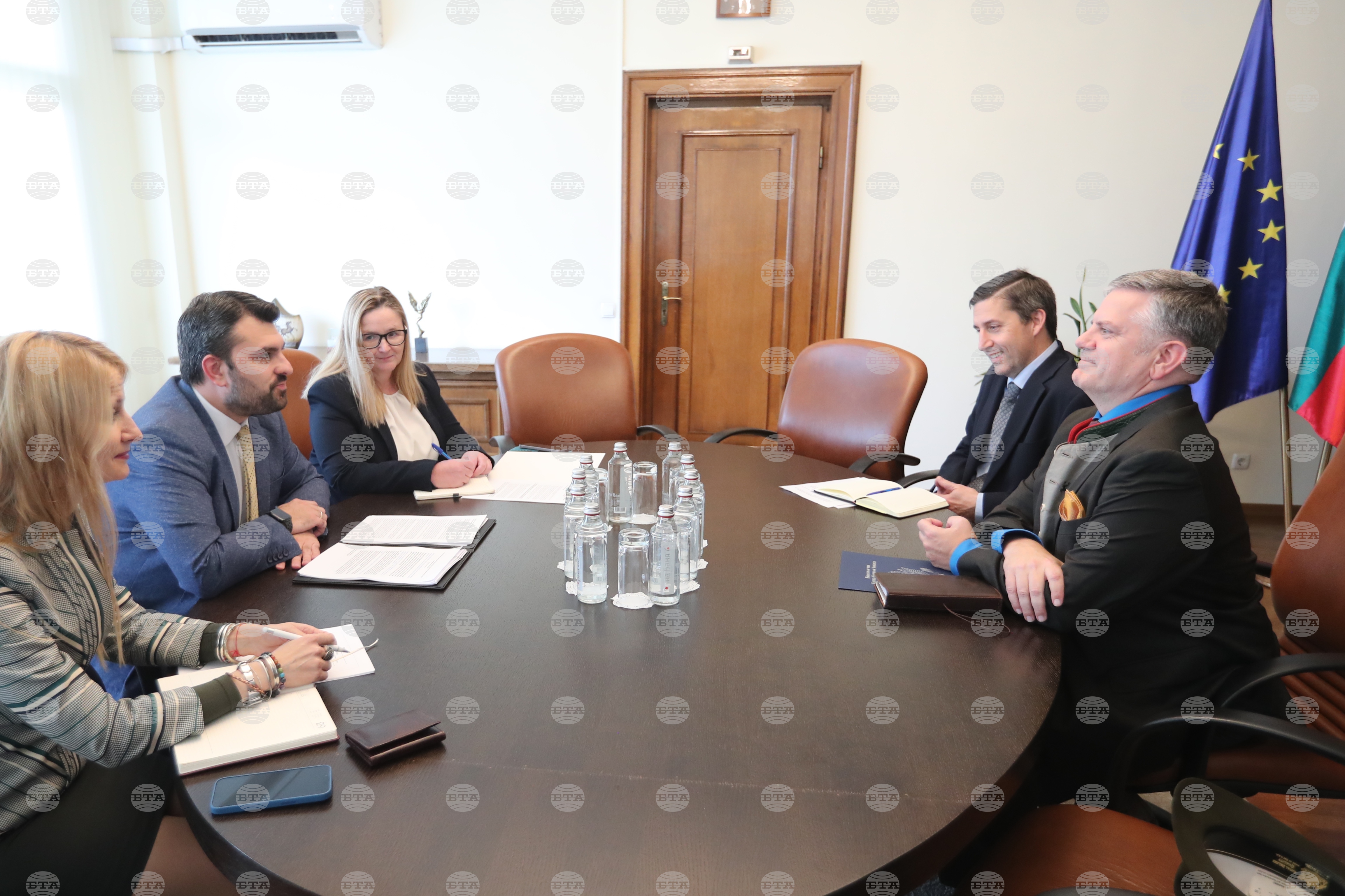 Bulgaria’s foreign minister, u. S. Embassy charge d’affaires discuss defence cooperation, f-16 fighter deliveries | 2025 the news from bulgaria - balgarianovinite. Com Bulgarias foreign minister u s embassy charge daffaires discuss defence cooperation f 16 fighter deliveries 2025 the news from bulgaria foreign minister georg georgiev received u. S. Embassy charge d’affaires martin mcdowell at the foreign ministry on... Bulgaria’s foreign minister, u. S. Embassy charge d’affaires discuss defence cooperation, f-16 fighter deliveries 2025-10-17 19:36:21 bulgaria’s foreign minister, u. S. Embassy charge d’affaires discuss defence cooperation, f-16 fighter deliveries investigative journalism and investigative reporting news agency burgas bulgaria