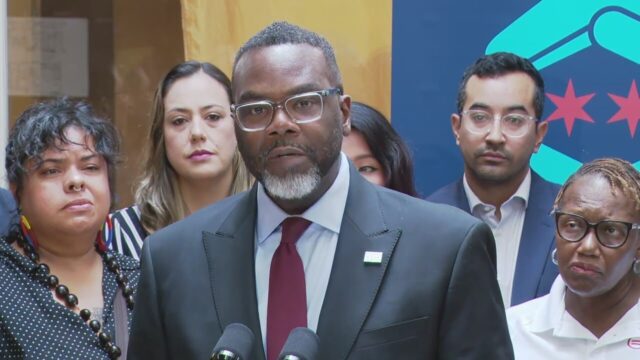 Chicago Mayor Creates ‘ICE-Free Zones’ to Block Raids by ‘Rogue’ Arrest Teams