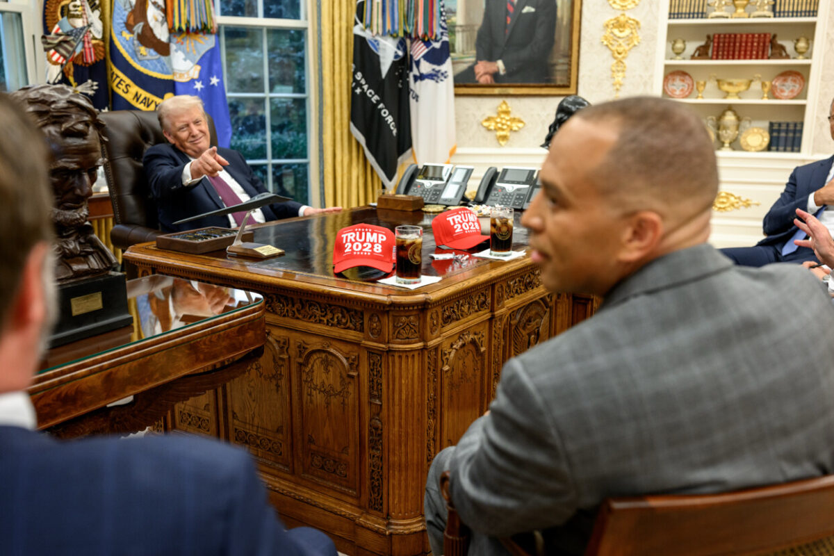 Chuck schumer, hakeem jeffries turn down ‘trump 2028’ hats from president during oval office meeting - bnews Chuck schumer, hakeem jeffries turn down ‘trump 2028’ hats from president during oval office meeting chuck schumer hakeem jeffries turn down trump 2028 hats from president during oval office meeting 1 president donald trump mocked chuck schumer and hakeem jeffries on after the two reportedly turned down a pair of "trump 2028" hats. The post chuck schumer, hakeem jeffries turn down ‘trump 2028’ hats from president during oval office meeting first appeared on mediaite. Bnews