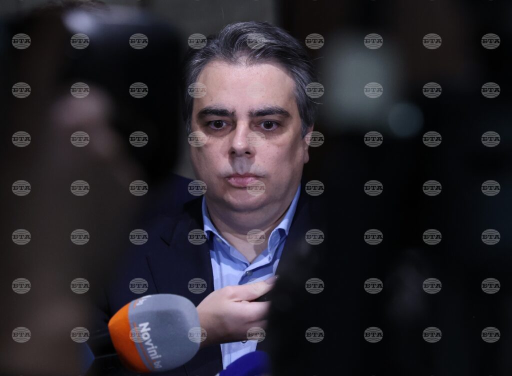 Continue the change: "borissov caved in to peevski"