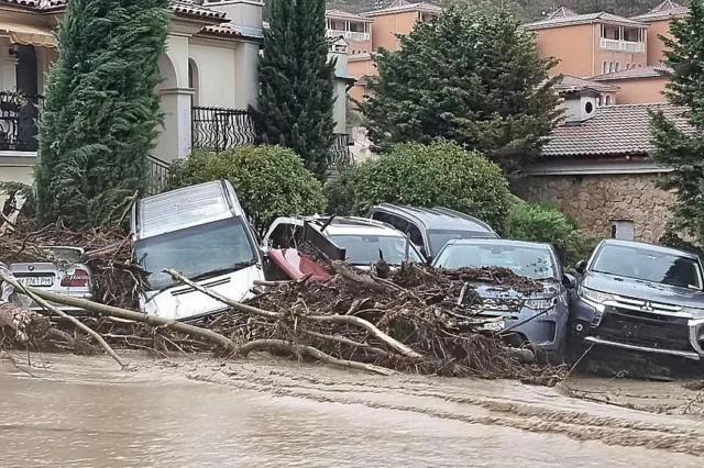 Ваканционно селище "Елените" с позиция за строежите и потопа