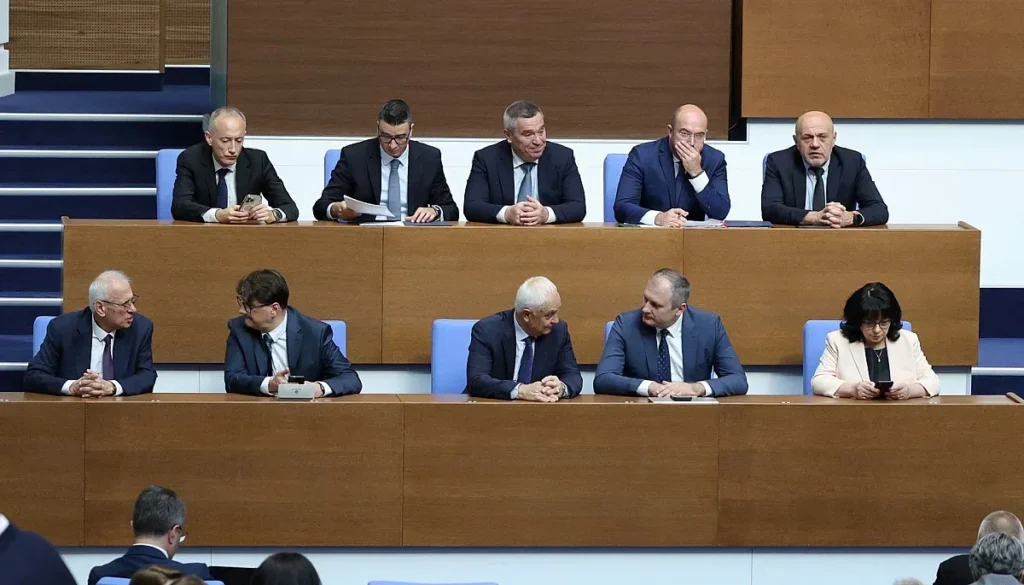 Гриловат 8 министри на парламентарен контрол