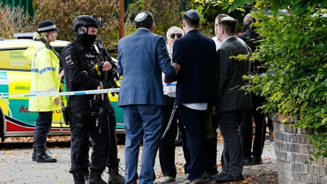 Заловиха двама свързани с атаката в Манчестър