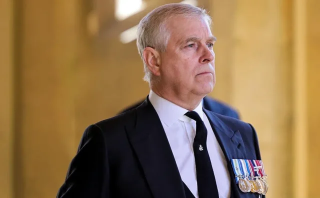 Нагъл принц Андрю постави условие на Бъкингам Нагъл принц Андрю постави условие на Бъкингам