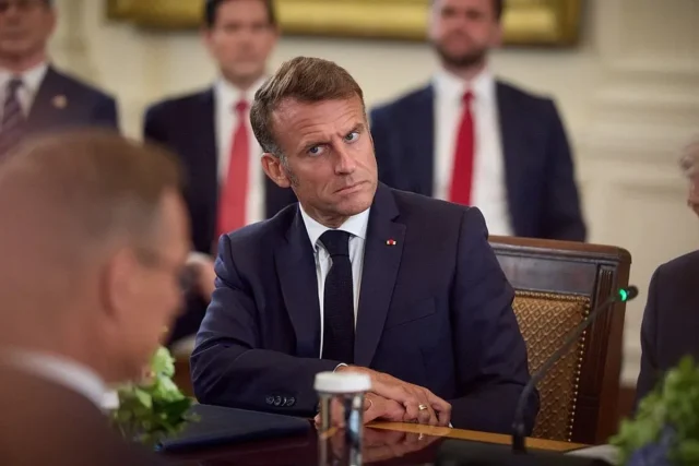 От лидер до символ на нестабилността! Макрон под обстрел