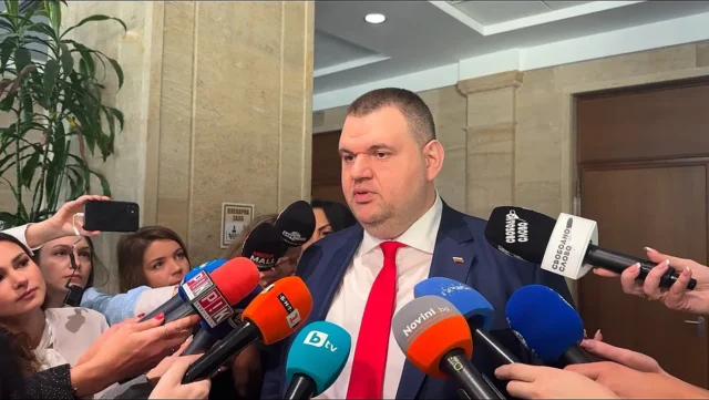Пеевски: ПП-ДБ правят само бели, татко им Бойко ги спасява /ВИДЕО/ Пеевски: ПП-ДБ правят само бели, татко им Бойко ги спасява /ВИДЕО/