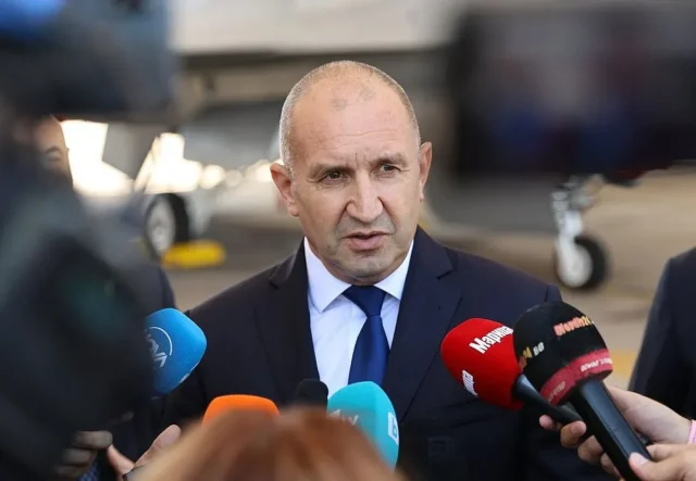 Спряха кранчето на Радев! Отнеха му и назначенията в разузнаването Спряха кранчето на Радев! Отнеха му и назначенията в разузнаването