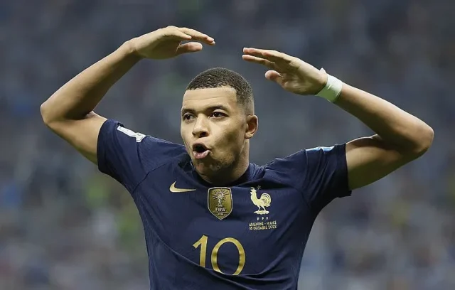 Тежка новина за огромна футболна звезда Тежка новина за огромна футболна звезда