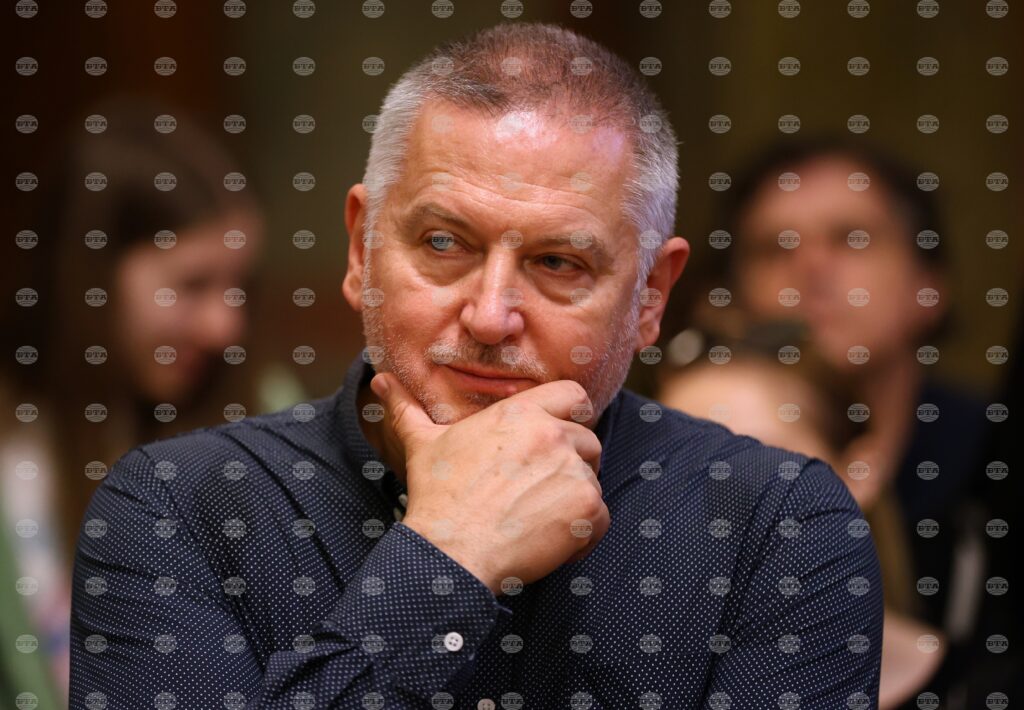 Georgi gospodinov signs books for an hour at poland’s freedom games | trump s strikes 2026 world news from bulgaria - balgarianovinite. Com Georgi gospodinov signs books for an hour at poland’s freedom games