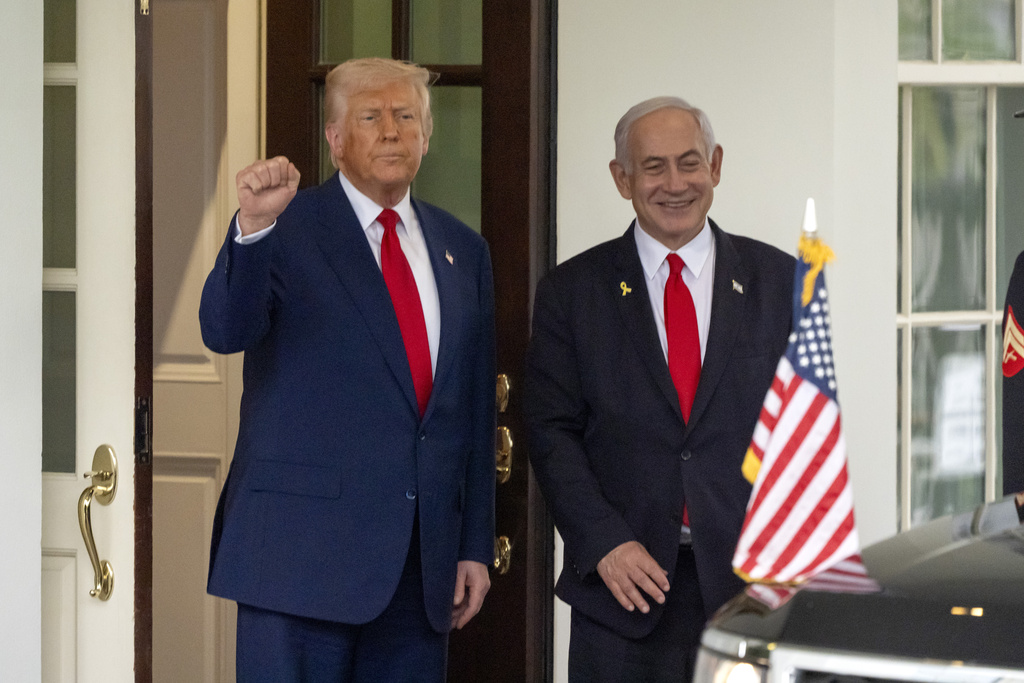 Hamas Agrees to Release All Remaining Hostages — But Adds Conditions hamas agrees to release all remaining hostages but adds conditions Trump hosted Israeli Prime Minister Benjamin Netanyahu at the White House on Monday and announced his 20-point plan to end the Israel-Hamas war
The post Hamas Agrees to Release All Remaining Hostages — But Adds Conditions first appeared on Mediaite. BNews