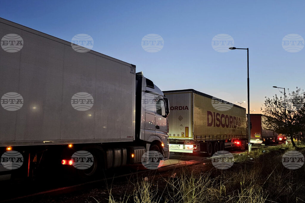 Heavy truck traffic at kapitan andreevo. Lessovo border checkpoints sunday evening | trump s strikes 2026 world news from bulgaria - balgarianovinite. Com Heavy truck traffic at kapitan andreevo. Lessovo border checkpoints sunday evening