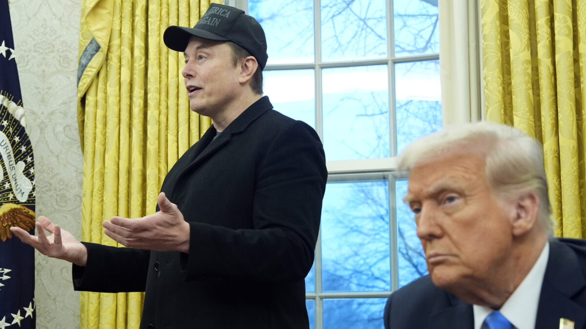 Judge grants nyt’s demand for list of elon musk’s security clearances, citing his own public admissions | 2025 the news from bulgaria - balgarianovinite. Com Elon musk and donald trump in the oval office before their very public battle,