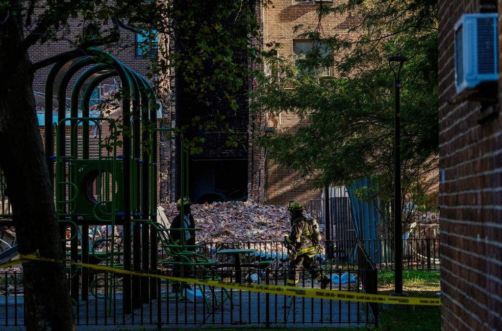 NYC High-Rise Partially Collapses After Gas Explosion, Sending Debris to the Street nyc high rise partially collapses after gas explosion sending debris to the street A gas explosion at a New York City high-rise apartment building sparked a partial collapse of the structure, raining debris on the street below.
The post NYC High-Rise Partially Collapses After Gas Explosion, Sending Debris to the Street first appeared on Mediaite. BNews