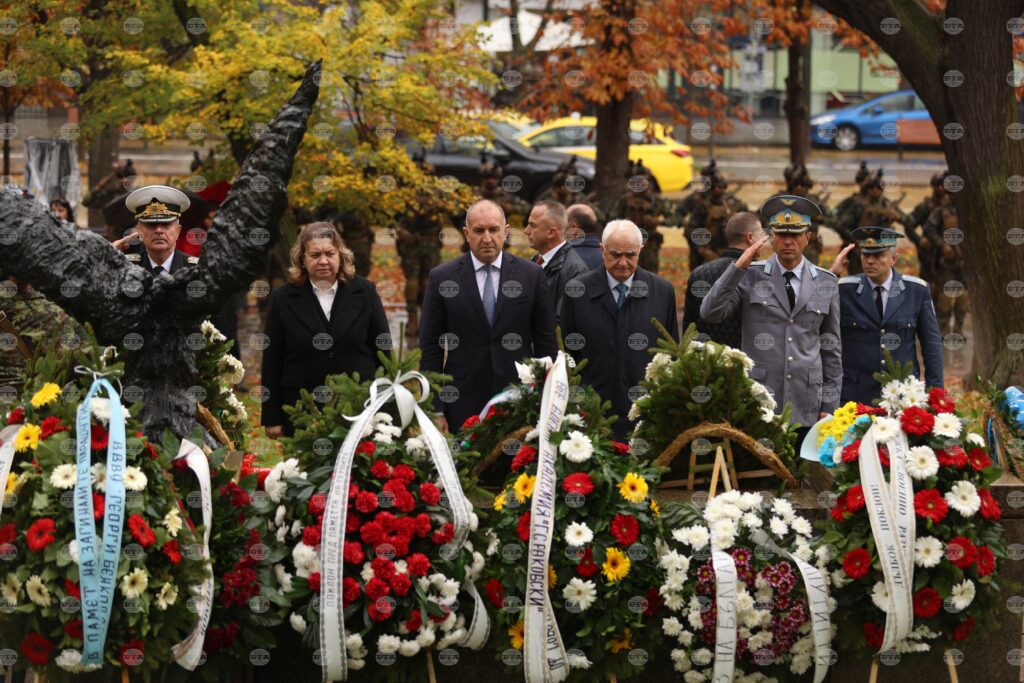 Paratroopers day marked in sofia with laying wreaths