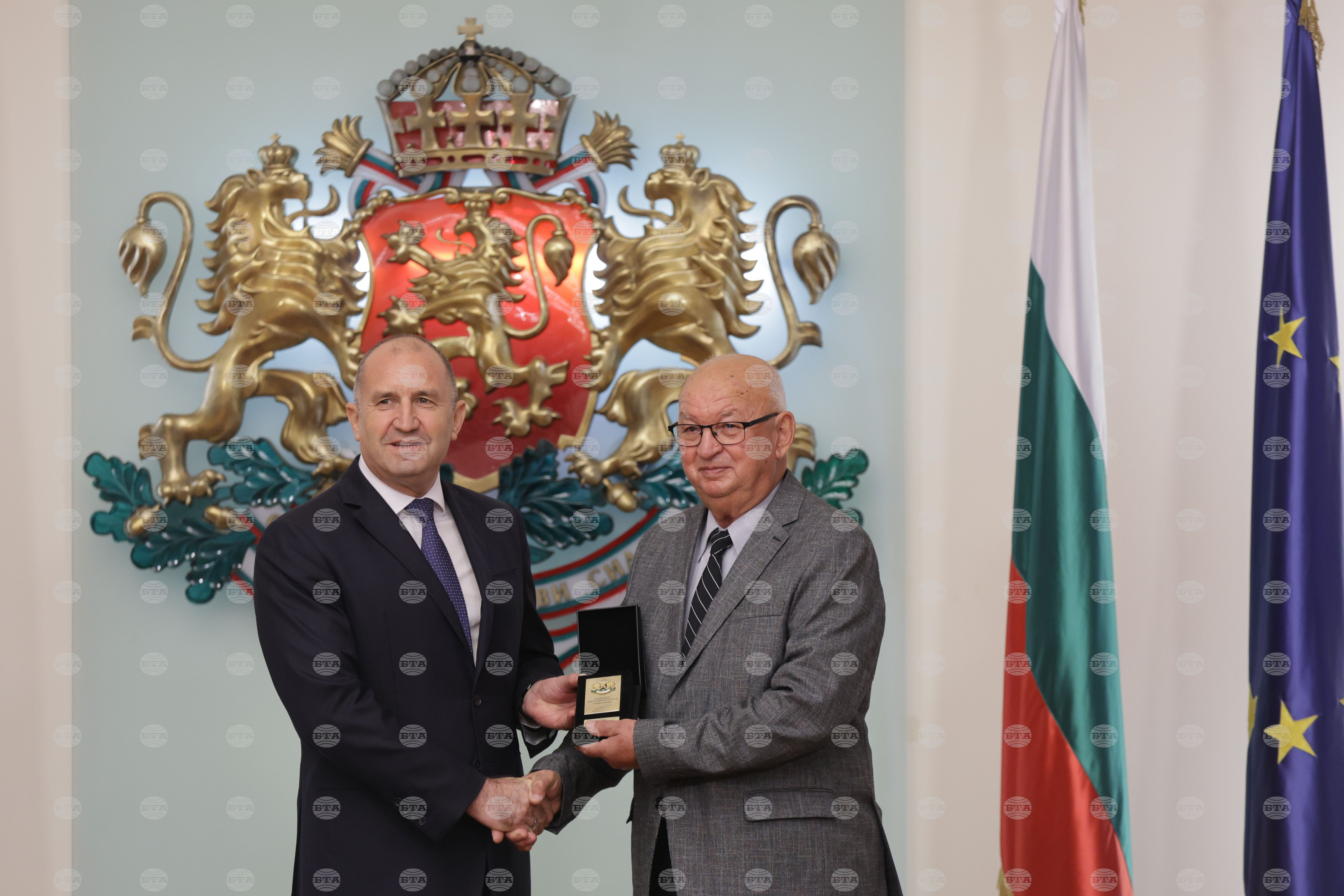 President awards three air force officers for contribution to national security | 2025 the news from bulgaria - balgarianovinite. Com President awards three air force officers for contribution to national security 2025 the news from bulgaria rumen radev, the head of state and commander-in-chief of the armed forces, awarded the presidential medal of honour... President awards three air force officers for contribution to national security 2025-10-15 13:10:01 president awards three air force officers for contribution to national security investigative journalism and investigative reporting news agency burgas bulgaria