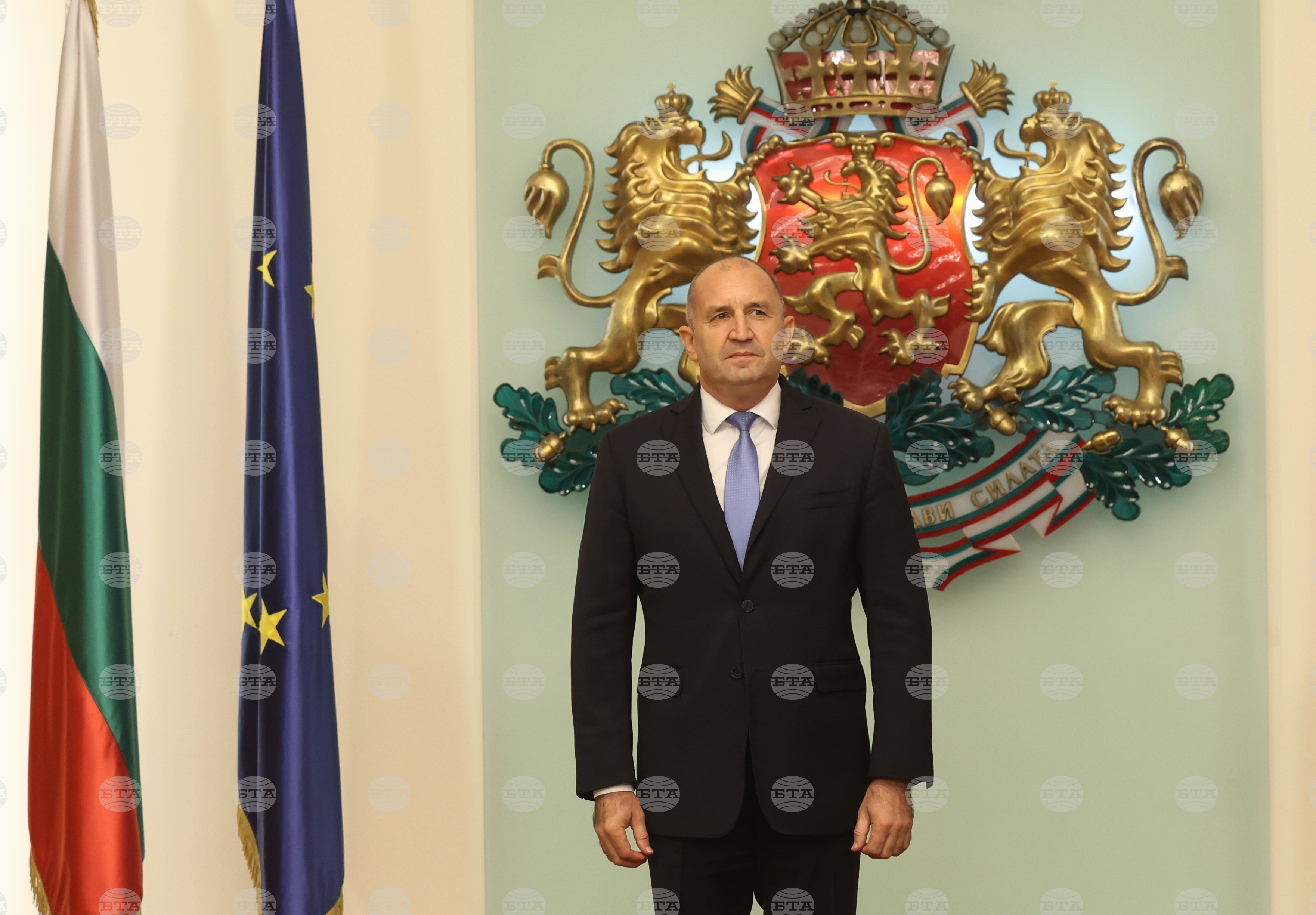 Vehicle when travelling president radev to use personal vehicle when travelling with administration staff as of oct 20 2026 world news from bulgaria as of october 20, bulgaria's president rumen radev will use his personal vehicle when travelling with administration... President radev to use personal vehicle when travelling with administration staff as of oct. 20 2025-10-16 07:09:33 vehicle when travelling president radev to use personal vehicle when travelling with administration staff as of oct. 20 investigative journalism and investigative reporting news agency burgas bulgaria