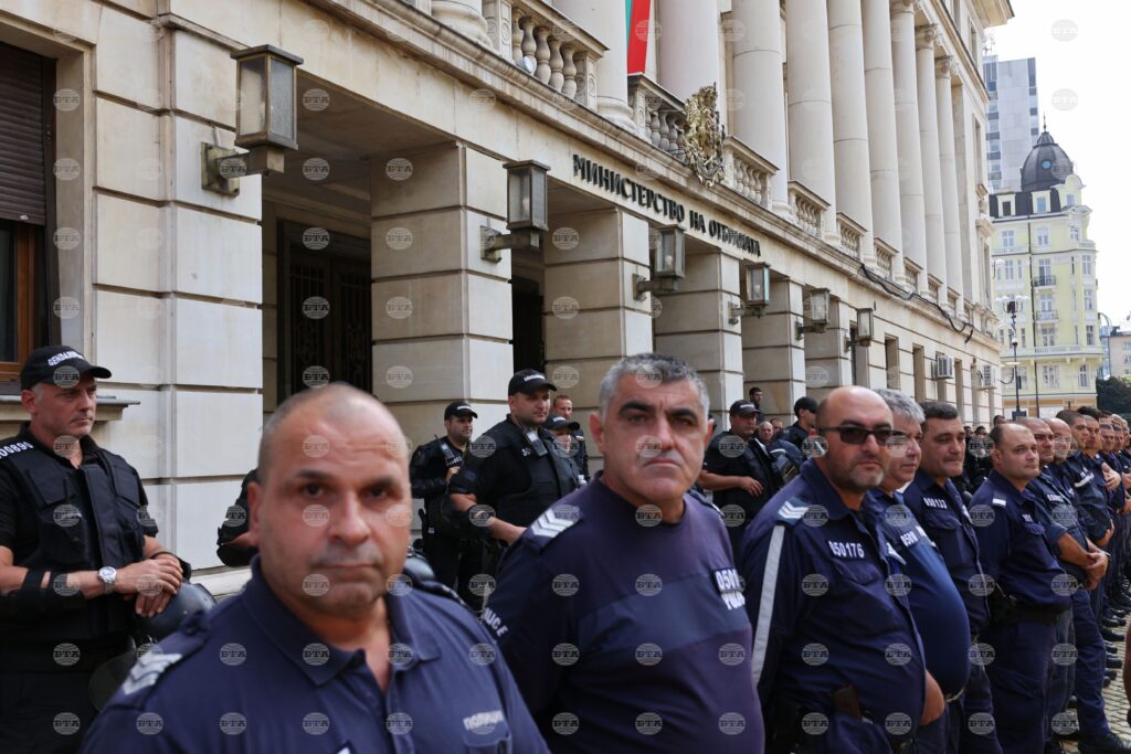 Record-high public sector payroll costs pose major risk for 2026 budget, fiscal council warns | trump s strikes 2026 world news from bulgaria - balgarianovinite. Com Record-high public sector payroll costs pose major risk for 2026 budget, fiscal council warns