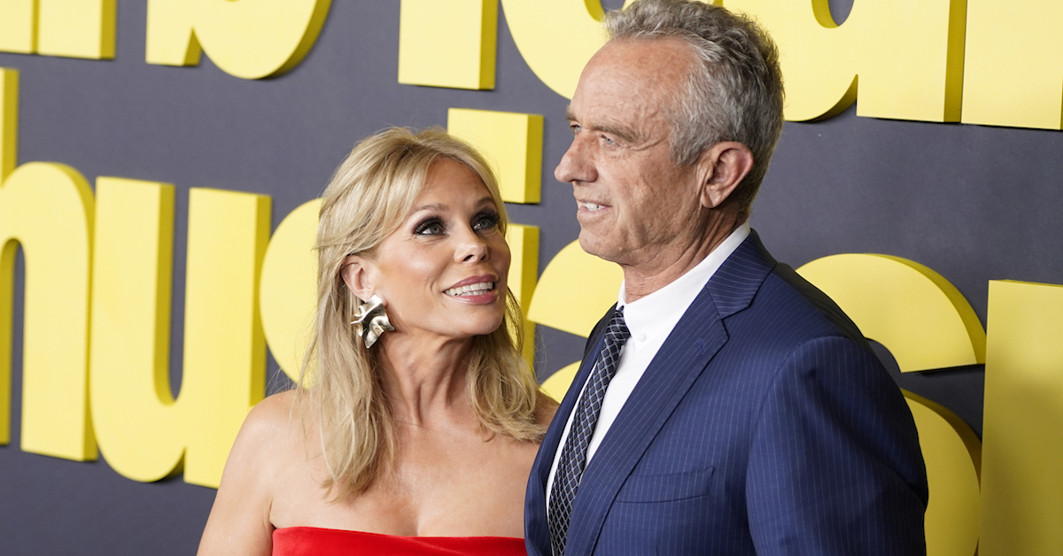 Rfk jr. Offered his actress wife a fake separation during his 2024 presidential run | 2025 the news from bulgaria - balgarianovinite. Com Rfk jr. Says wife cheryl hines is not a trump supporter