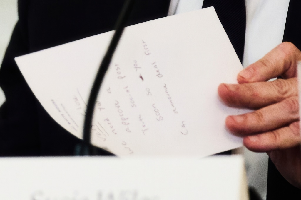 Rubio slips note telling trump to announce peace deal on truth social | 2025 the news from bulgaria - balgarianovinite. Com Rubio slips note telling trump to announce peace deal on truth social 2025 the news from bulgaria secretary of state marco rubio handed president donald trump a note telling him that a middle east peace deal was "very close. "
the post rubio slips note telling trump to announce peace deal on truth social first appeared on mediaite. Rubio slips note telling trump to announce peace deal on truth social investigative journalism and investigative reporting news agency burgas bulgaria