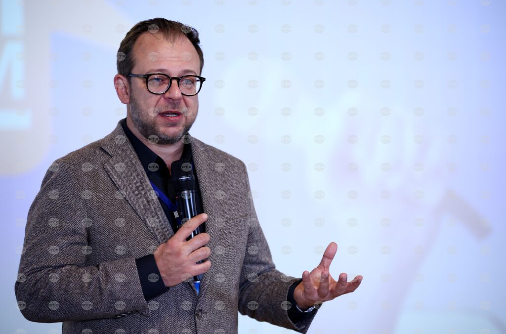 Training programmes help young journalists better understand and report on eu topics, head of european parliament office in bulgaria says | trump s strikes 2026 world news from bulgaria - balgarianovinite. Com Training programmes help young journalists better understand and report on eu topics, head of european parliament office in bulgaria says