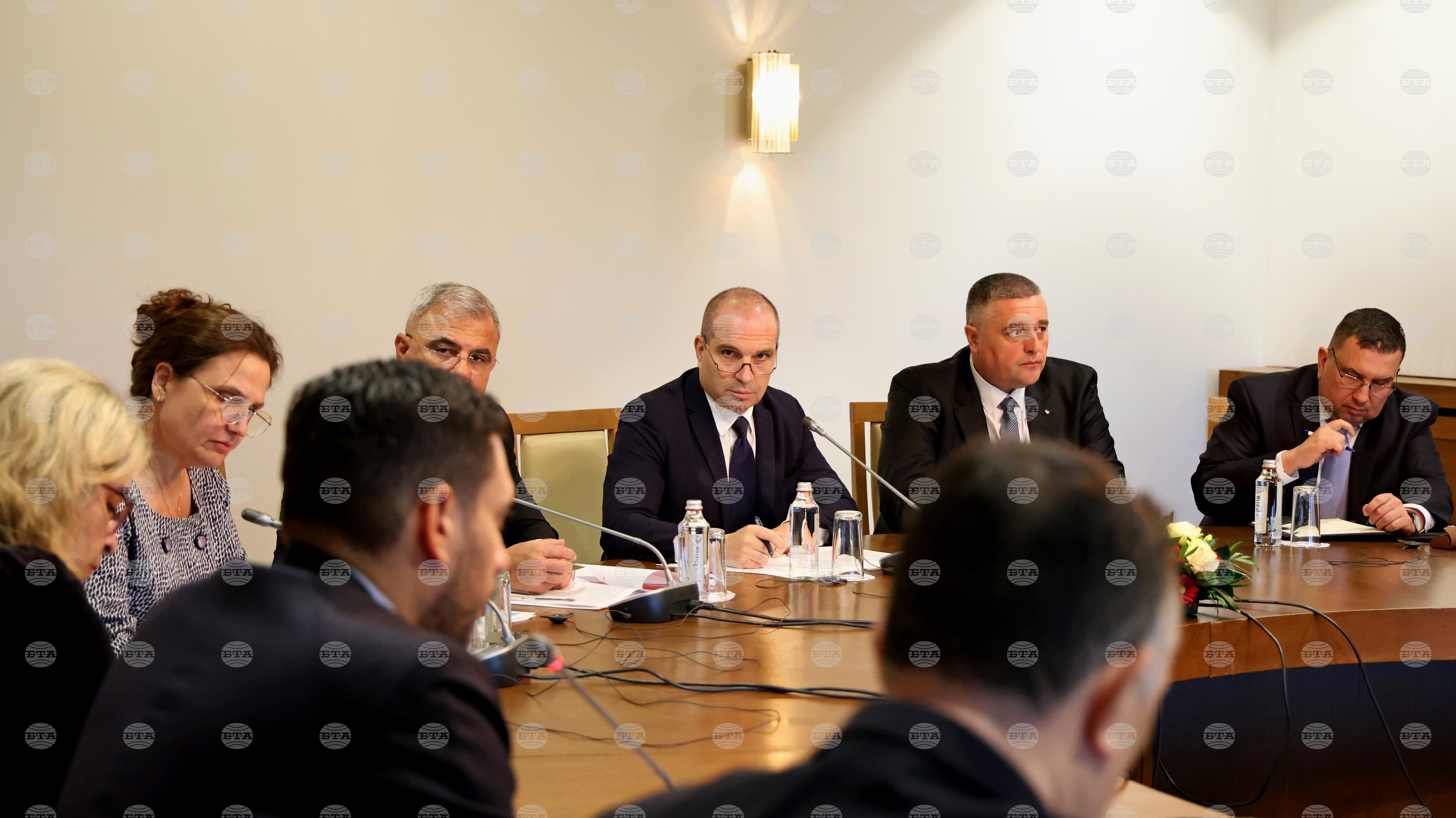 Transport minister calls for accelerated agreement with romania greece on new bridge infrastructure 2025 the news from bulgaria deputy prime minister and minister of transport and communications, grozdan karadjov, on thursday called for swift... Transport minister calls for accelerated agreement with romania, greece on new bridge infrastructure 2025-10-16 19:15:15 transport minister calls for accelerated agreement with romania, greece on new bridge infrastructure investigative journalism and investigative reporting news agency burgas bulgaria