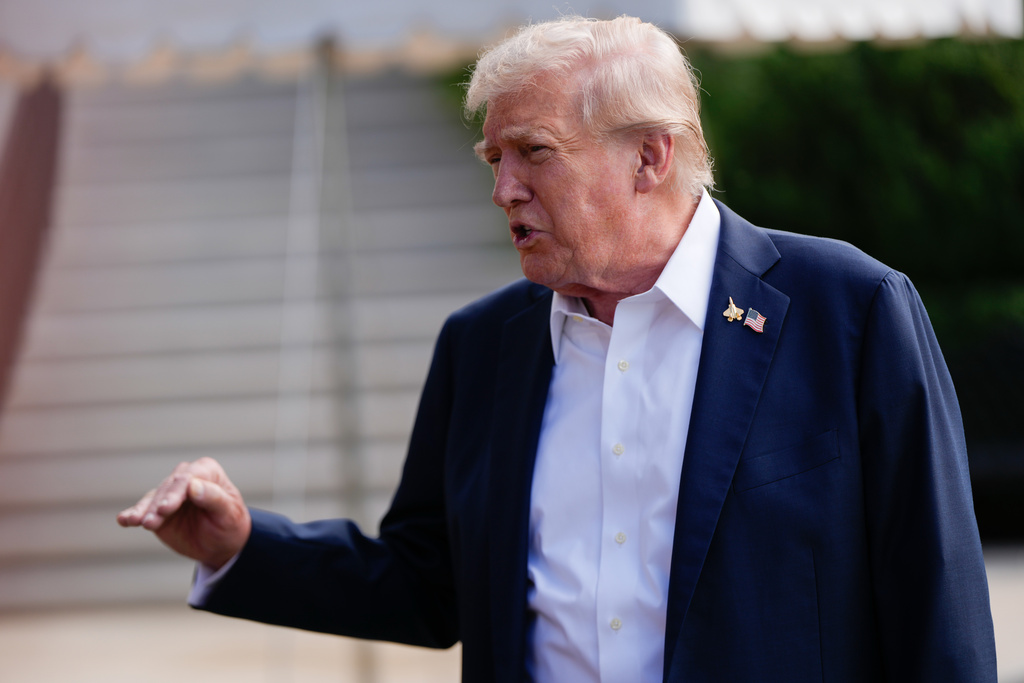 Trump Warns Hamas to Release Hostages ‘FAST’ Or ‘All Bets Will Be Off’ In New Rant trump warns hamas to release hostages fast or all bets will be off in new rant Trump warned Hamas to begin releasing Israeli hostages “FAST” or “all bets will be off” while praising Israel for having paused “bombing.”
The post Trump Warns Hamas to Release Hostages ‘FAST’ Or ‘All Bets Will Be Off’ In New Rant first appeared on Mediaite. BNews