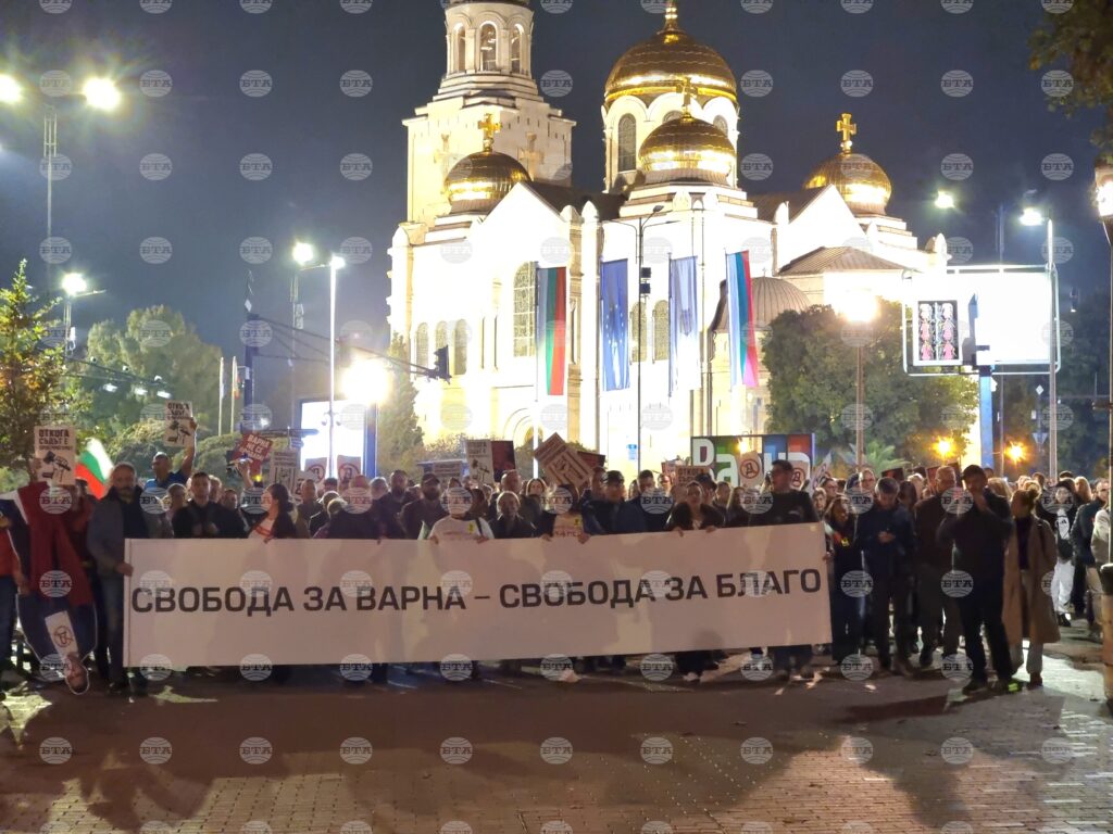 Varna residents rally for detained mayor kotsev