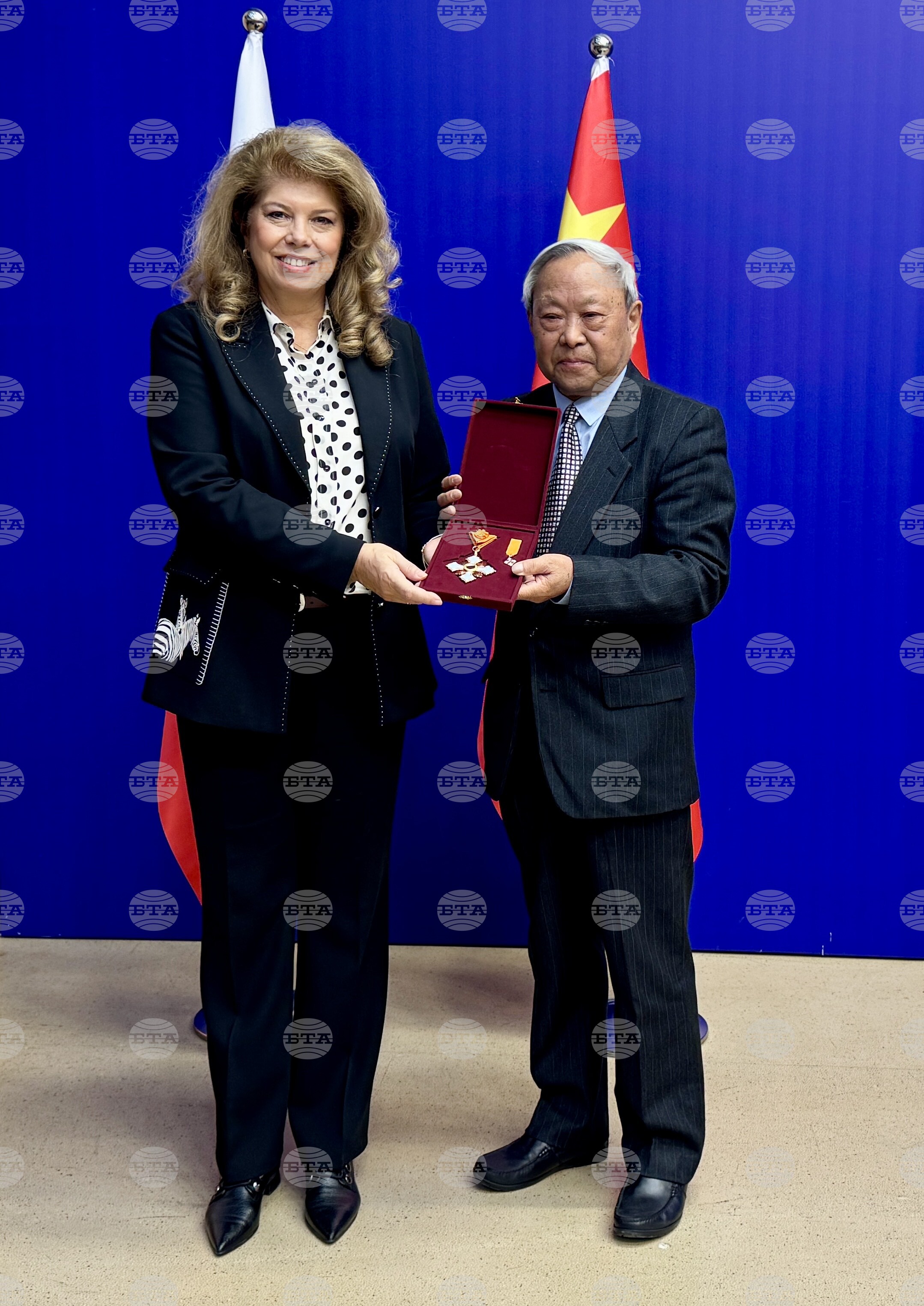 Vp iotova presents order of sts. Cyril and methodius to chinese bulgarist prof. Ma sipu | 2025 the news from bulgaria - balgarianovinite. Com Vp iotova presents order of sts cyril and methodius to chinese bulgarist prof ma sipu 2025 the news from bulgaria on behalf of president rumen radev, vice president iliana iotova awarded the order of sts. Cyril and methodius,... Vp iotova presents order of sts. Cyril and methodius to chinese bulgarist prof. Ma sipu 2025-10-15 17:55:48 vp iotova presents order of sts. Cyril and methodius to chinese bulgarist prof. Ma sipu investigative journalism and investigative reporting news agency burgas bulgaria
