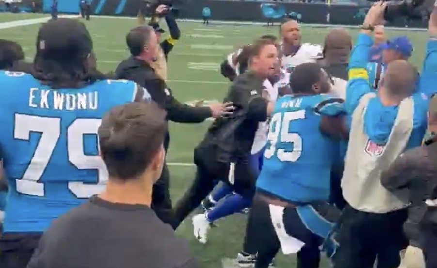 Scuffle at the end of Bill-Panthers game