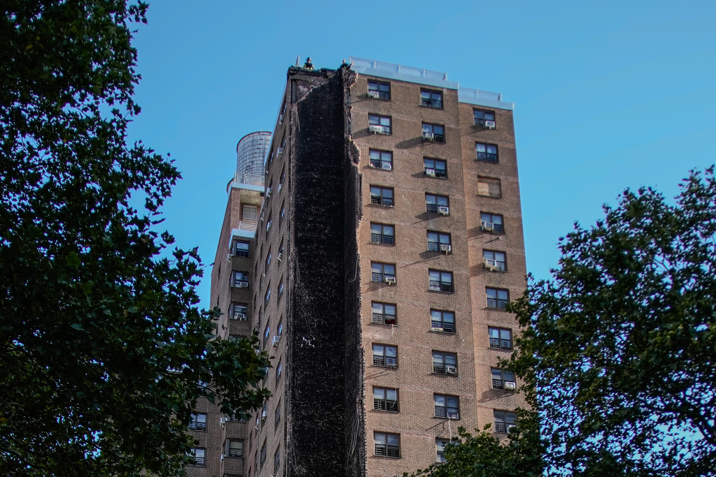 Watch: shocking video shows part of nyc high-rise collapsing to the ground - bnews Watch: shocking video shows part of nyc high-rise collapsing to the ground watch shocking video shows part of nyc high rise collapsing to the ground a pulse-pounding video posted wednesday shows the moment a large chunk of a new york city high-rise collapsed to the ground in a shocking scene. The post watch: shocking video shows part of nyc high-rise collapsing to the ground first appeared on mediaite. Bnews